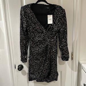 NWT! Opt velvet sequin long sleeve velvet holiday mini dress medium